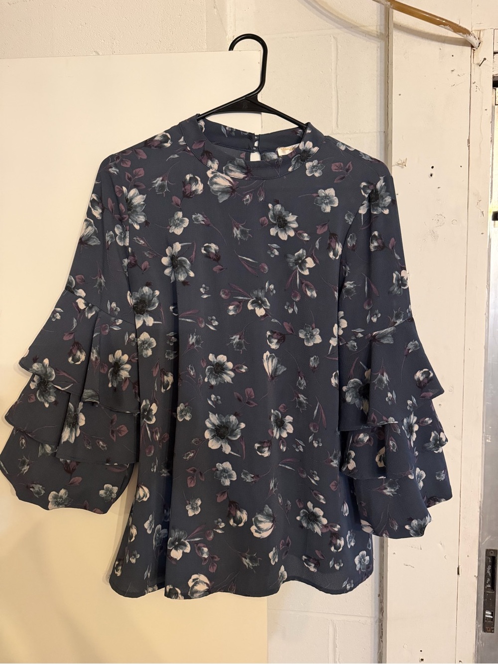 ANDREE BY UNIT Floral Tiered Ruffle Sleeve Blouse - Slate Blue and White